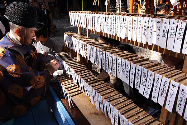 伊作田稲荷神社　粥占い神事